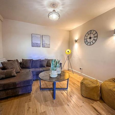 Bright & Spacious Split Level Flat In Kennington Londra Dış mekan fotoğraf