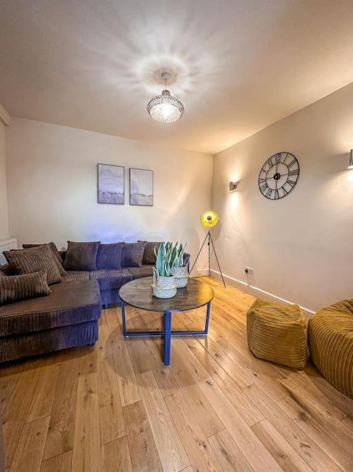 Bright & Spacious Split Level Flat In Kennington Londra Dış mekan fotoğraf