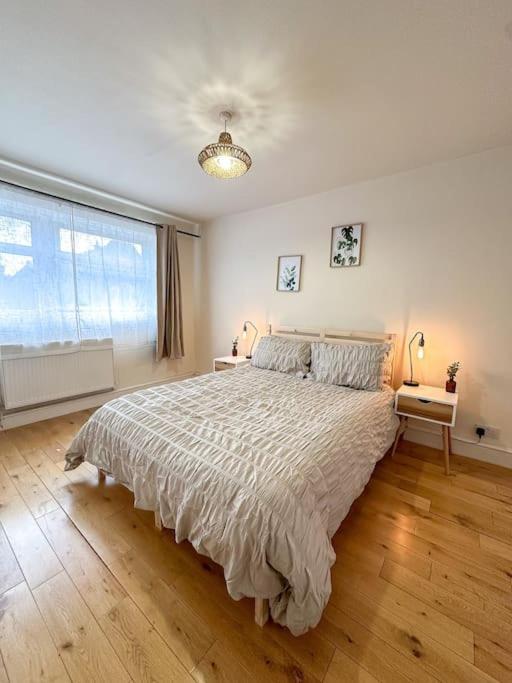 Bright & Spacious Split Level Flat In Kennington Londra Dış mekan fotoğraf