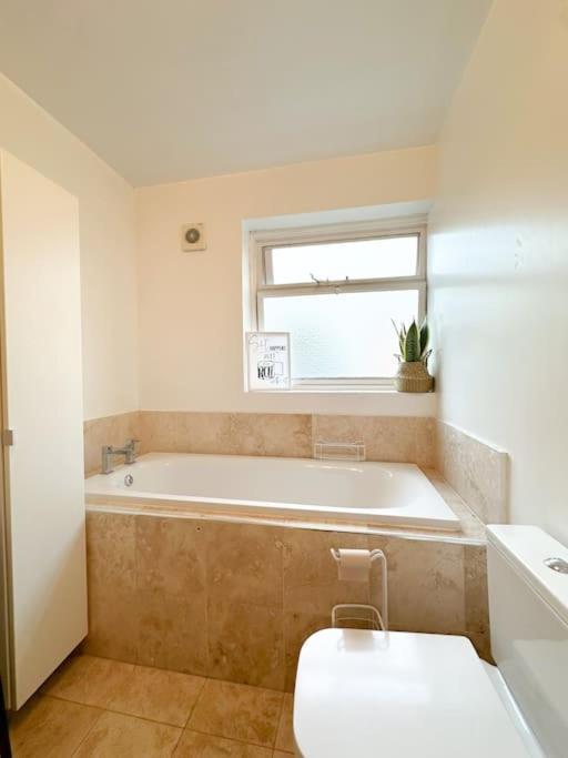 Bright & Spacious Split Level Flat In Kennington Londra Dış mekan fotoğraf