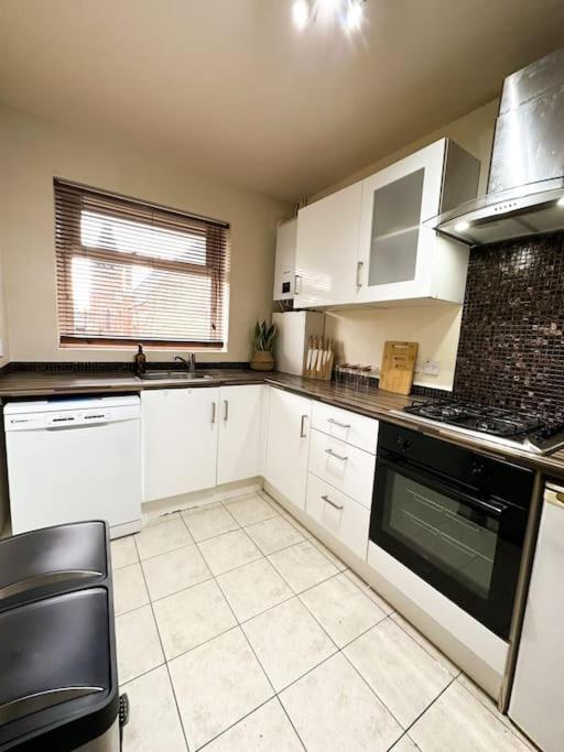 Bright & Spacious Split Level Flat In Kennington Londra Dış mekan fotoğraf