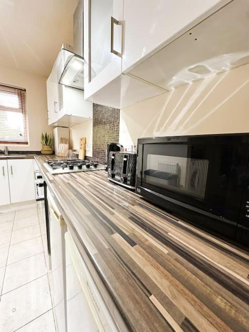 Bright & Spacious Split Level Flat In Kennington Londra Dış mekan fotoğraf